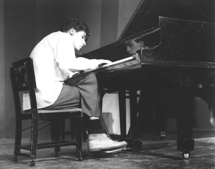 Lời khuyên hàng đầu cho tư thế khi ngồi trước đàn piano thật chuẩn