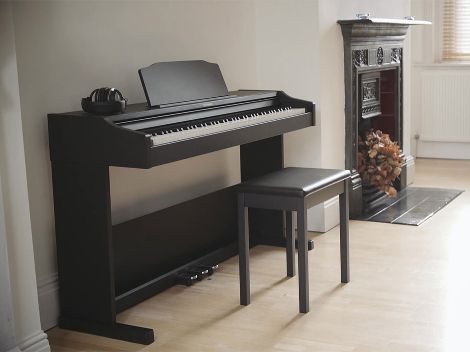 Nên mua đàn piano Yamaha YDP-144 hay Roland F-140R