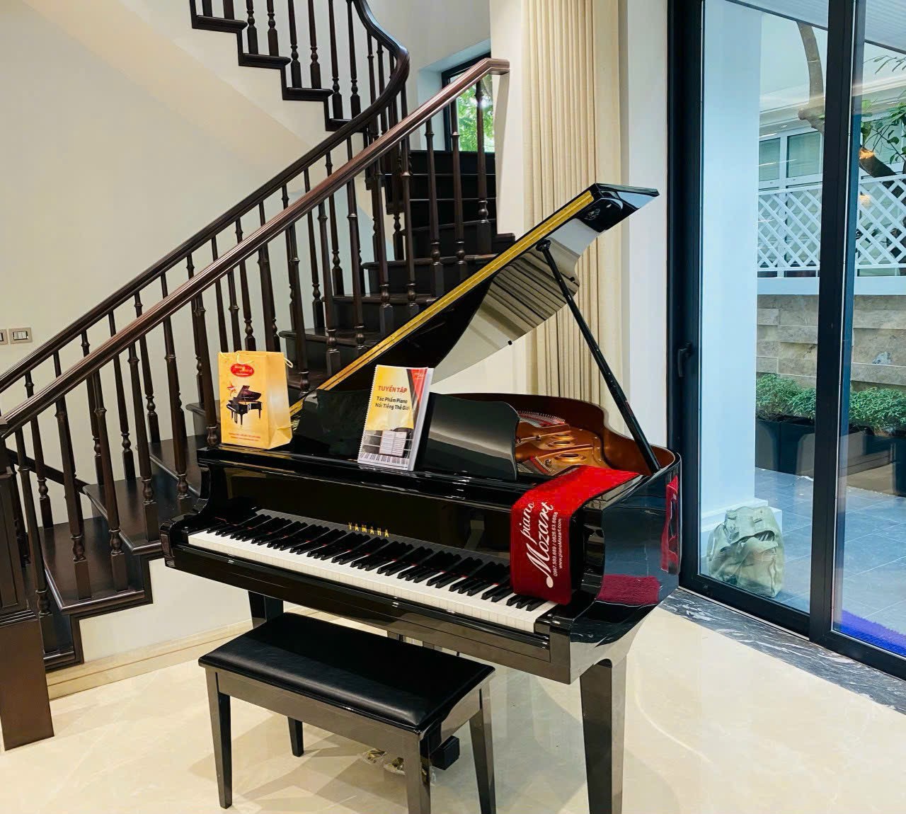 🎹 “Mang Âm Nhạc Đến Gia Đình Bạn – Đàn Piano Tinh Tế 🎶”
